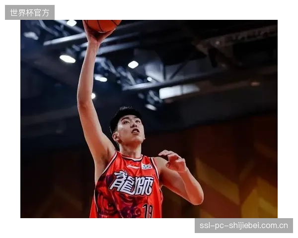 徐昕凭借赛季出色表现吸引NBA球队关注，广州队面临核心内线流失风险。